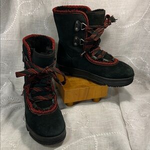 UGG lace up boots S/N 1121574 fully lined leather sheepskin